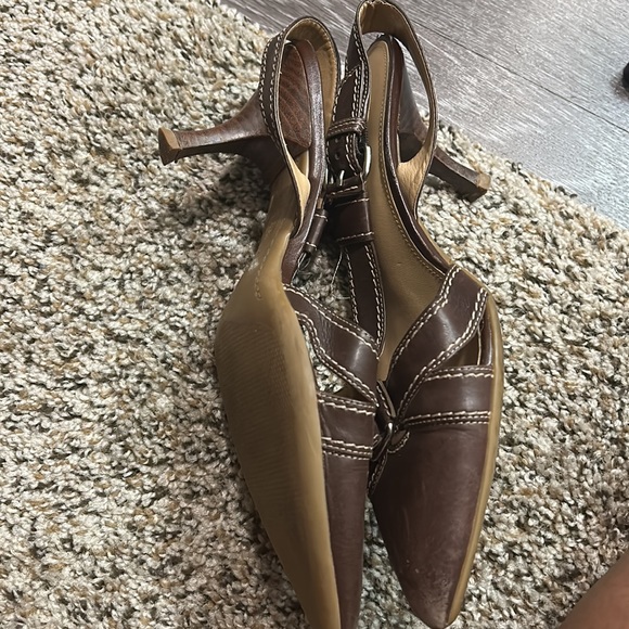 Low Heel - Picture 3 of 3